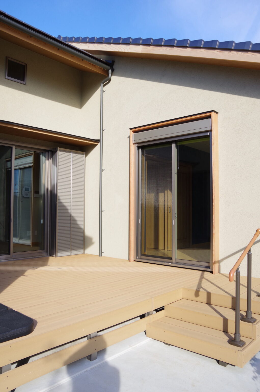 住宅に雨戸は必要？｜アルミ・シャッター・木製の違いと選び方 | 名古屋市の注文住宅｜自然素材×高性能×デザインにこだわる家づくり